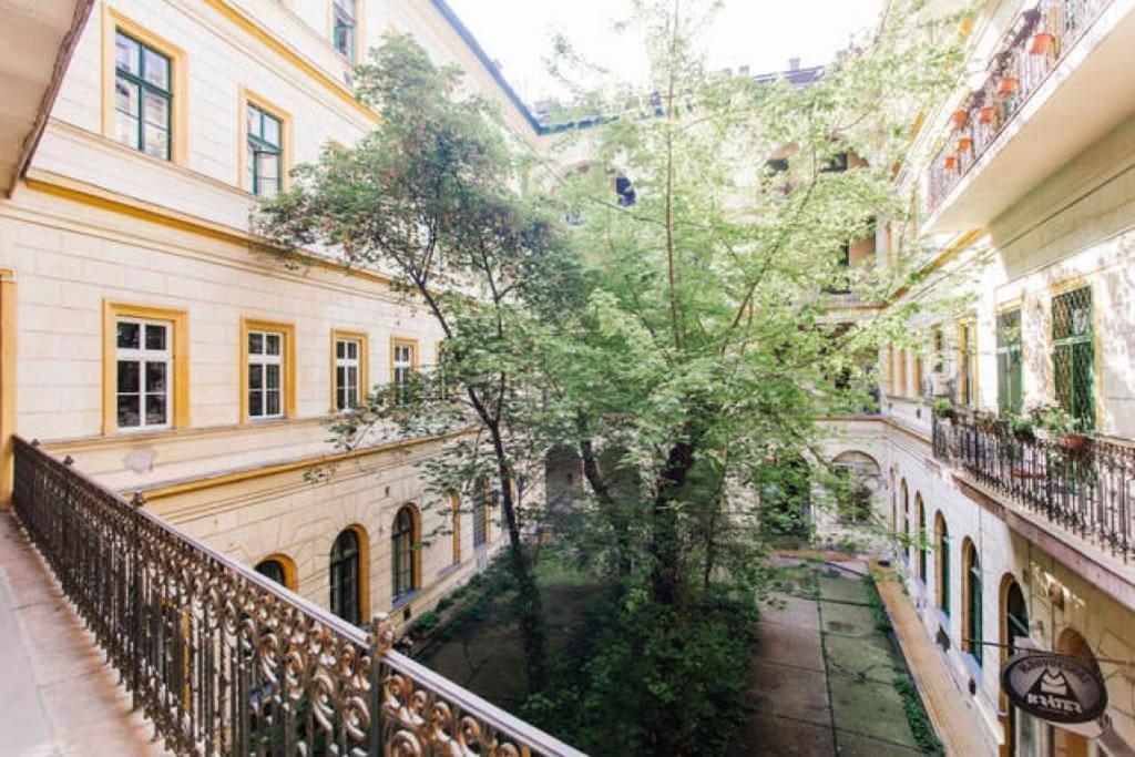 Quiet Home At Synagogue Budapeste Exterior foto